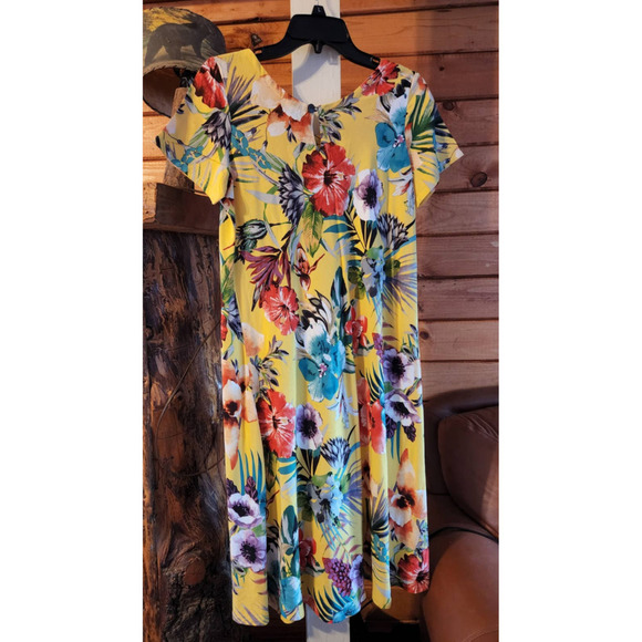 Hibiscus Collection Hawaiian Dress Size Small - Picture 2 of 4